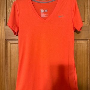 Nike womens M v neck shirt